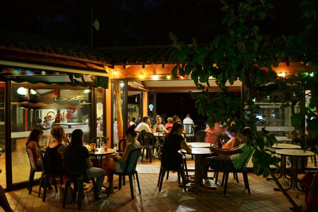 Camping La Sousta**** Remoulins Exterior photo