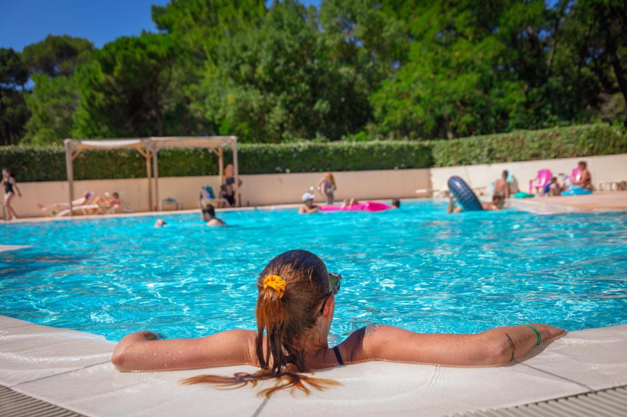 Camping La Sousta**** Remoulins Exterior photo