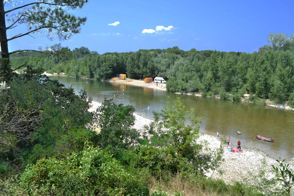 Camping La Sousta**** Remoulins Exterior photo